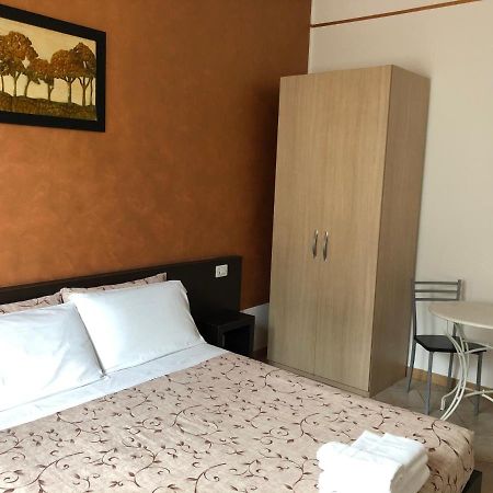 La Siesta Bed&Residence Cardano Al Campo Exterior photo