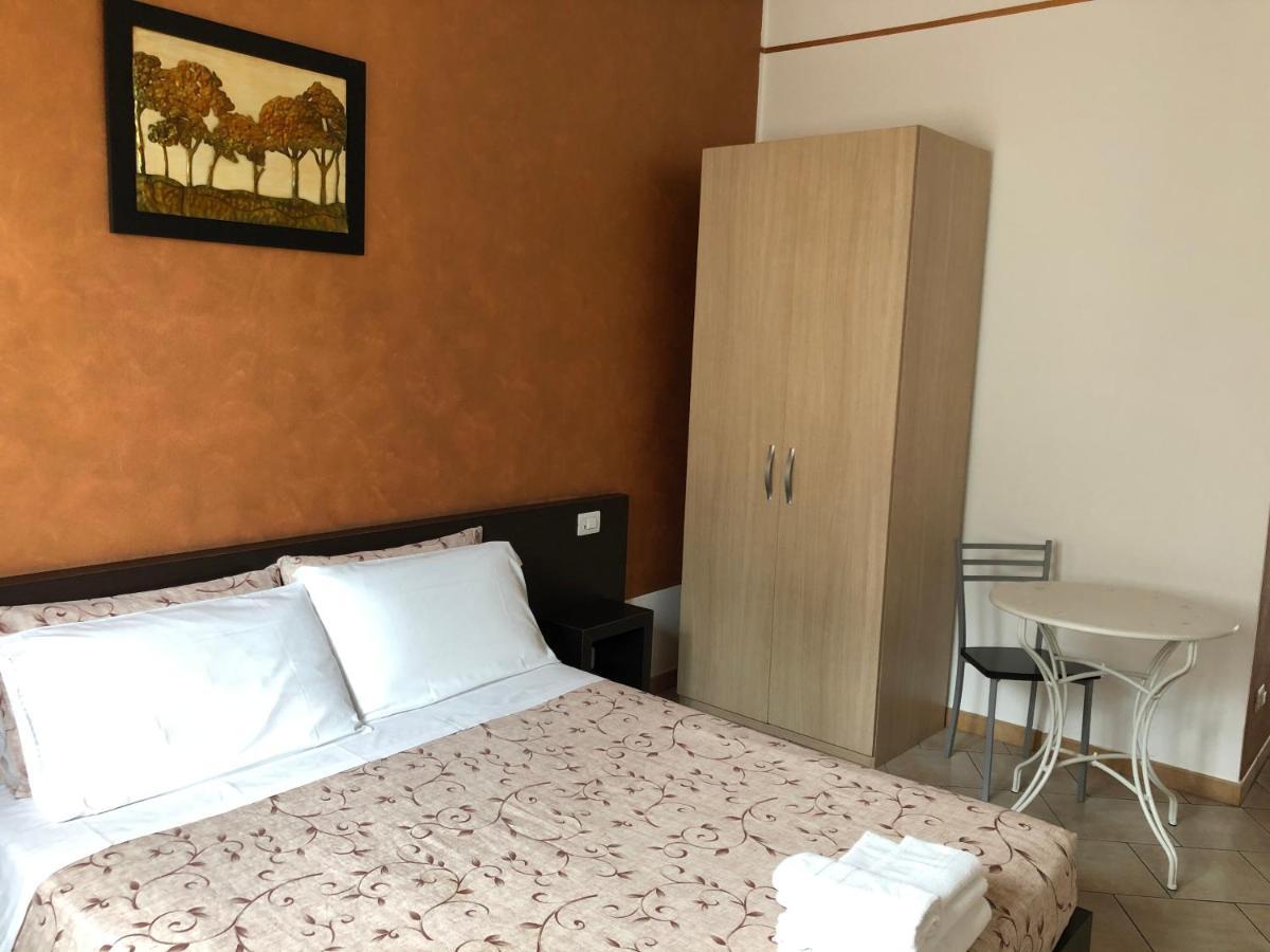 La Siesta Bed&Residence Cardano Al Campo Exterior photo